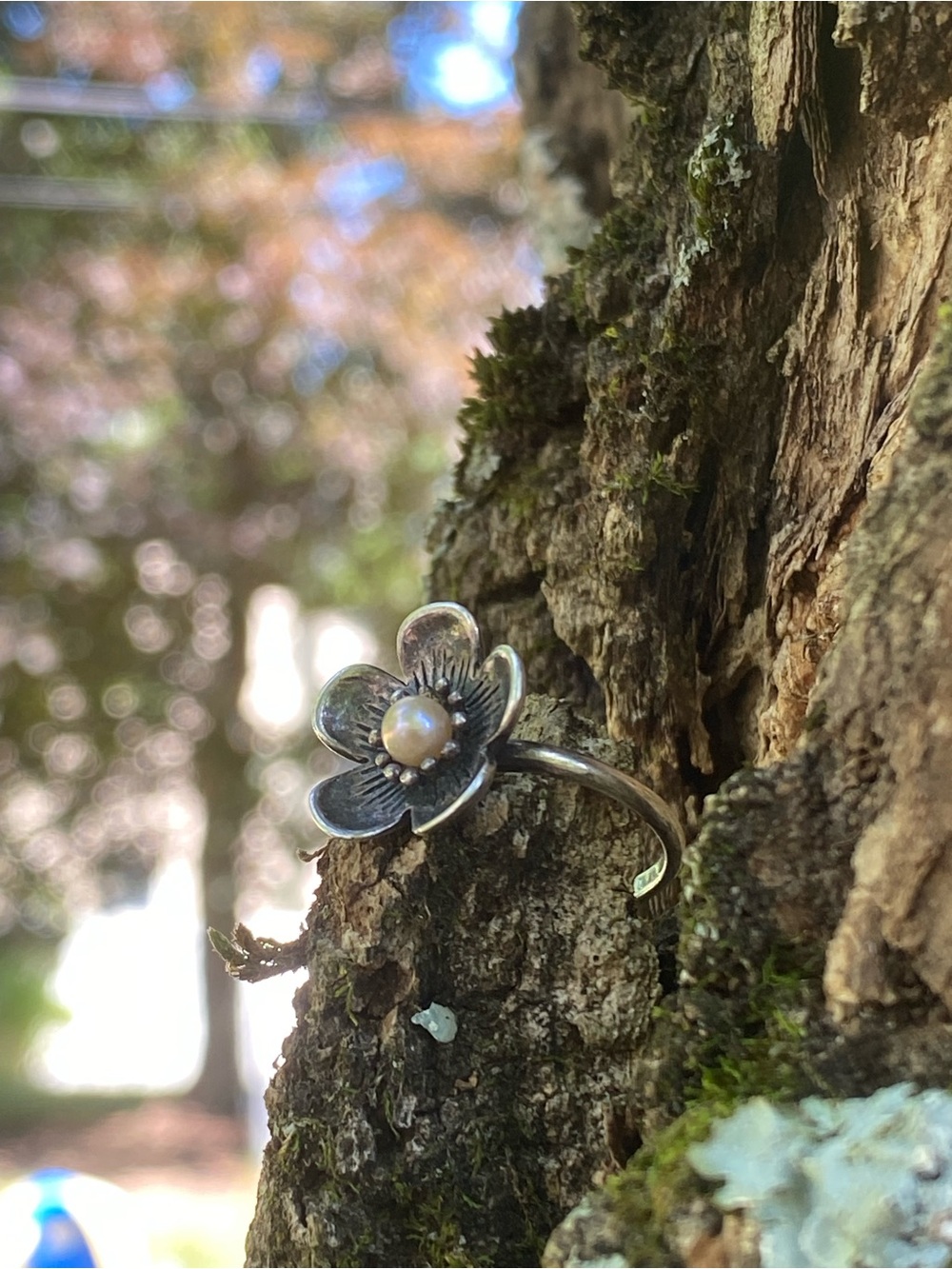 Sterling Silver Floral Ring with White Central Pearl Petunia Pansy Daisy 🌼 - Picture 13 of 14